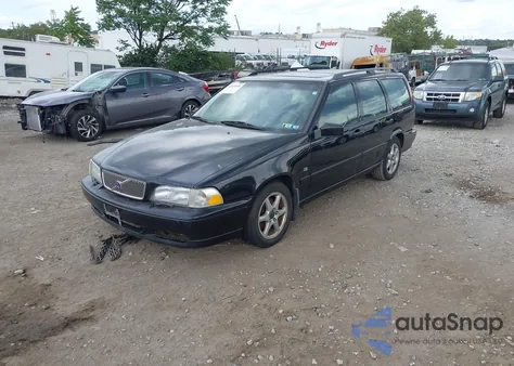 2000 Volvo V70 Se from USA, damaged, VIN YV1LW61J1Y2681057